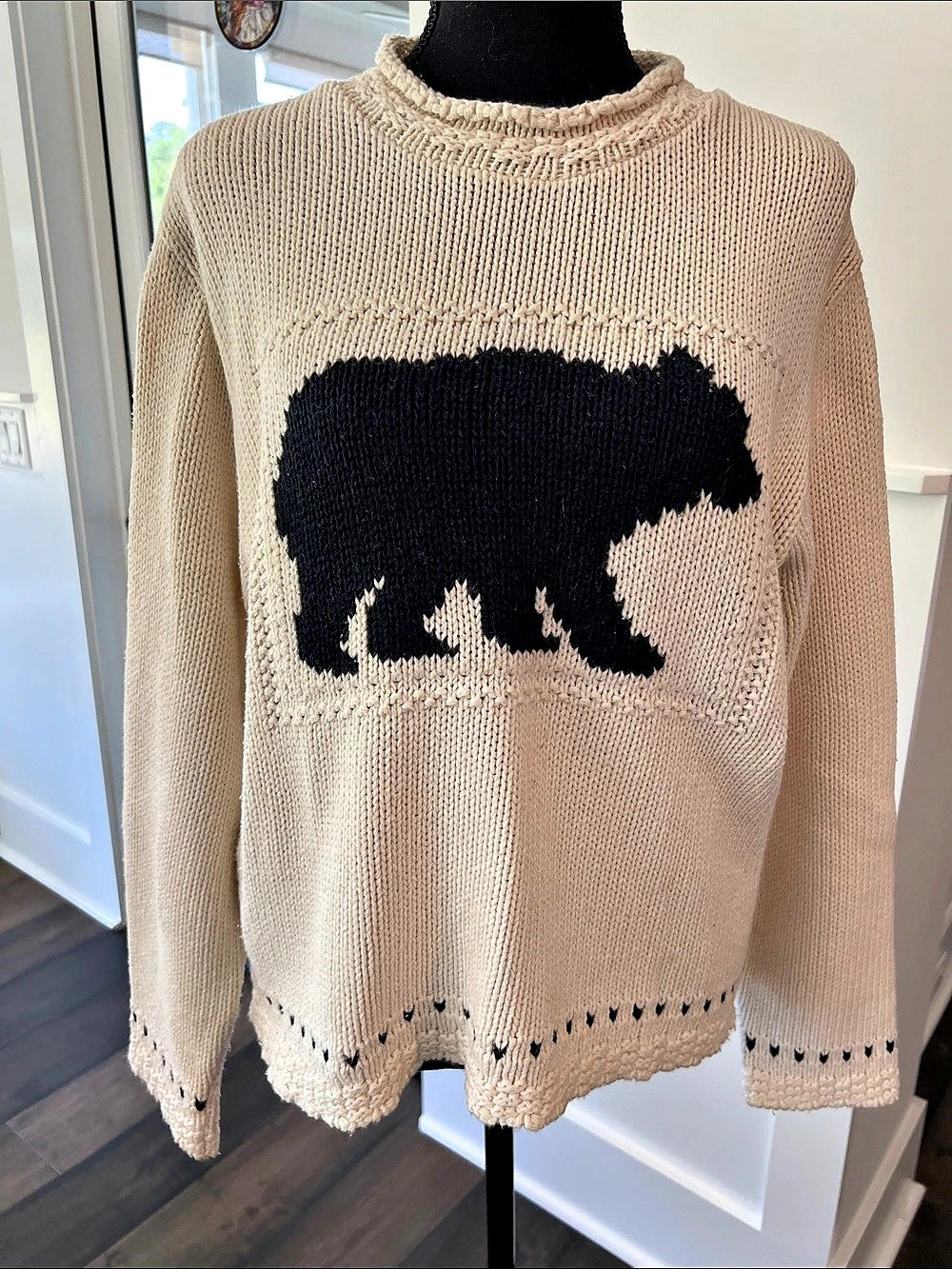 Cotton Country Bear Motif Crewneck Sweater in Cream Size Medium